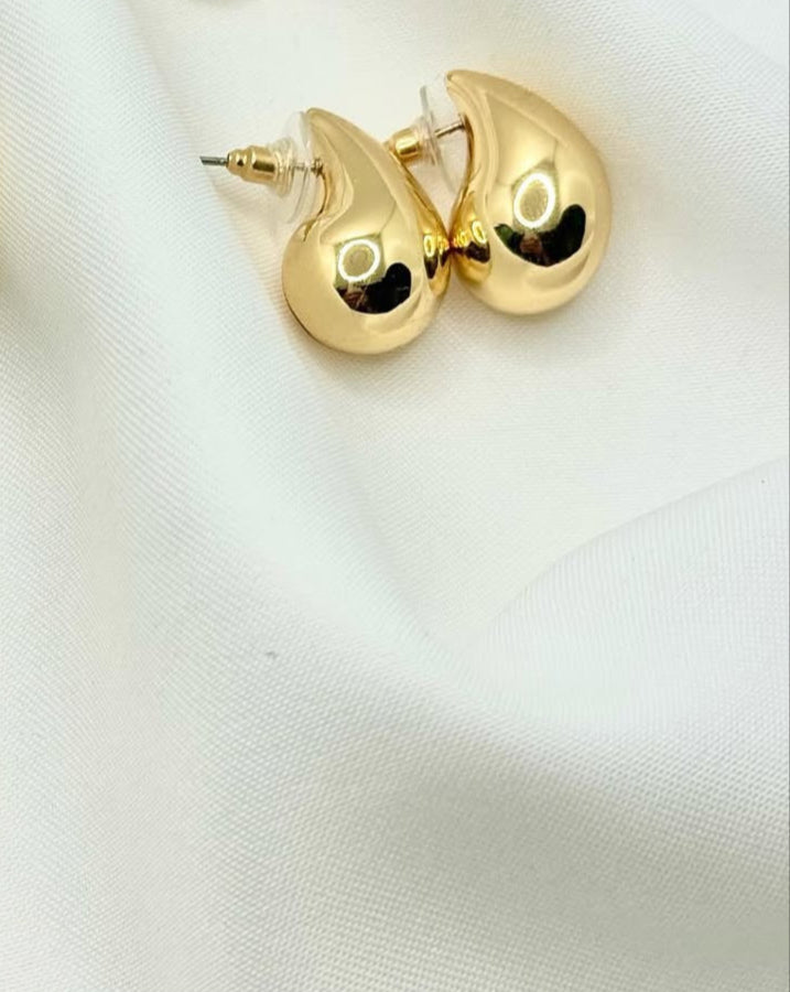 Gold teardrop earrings