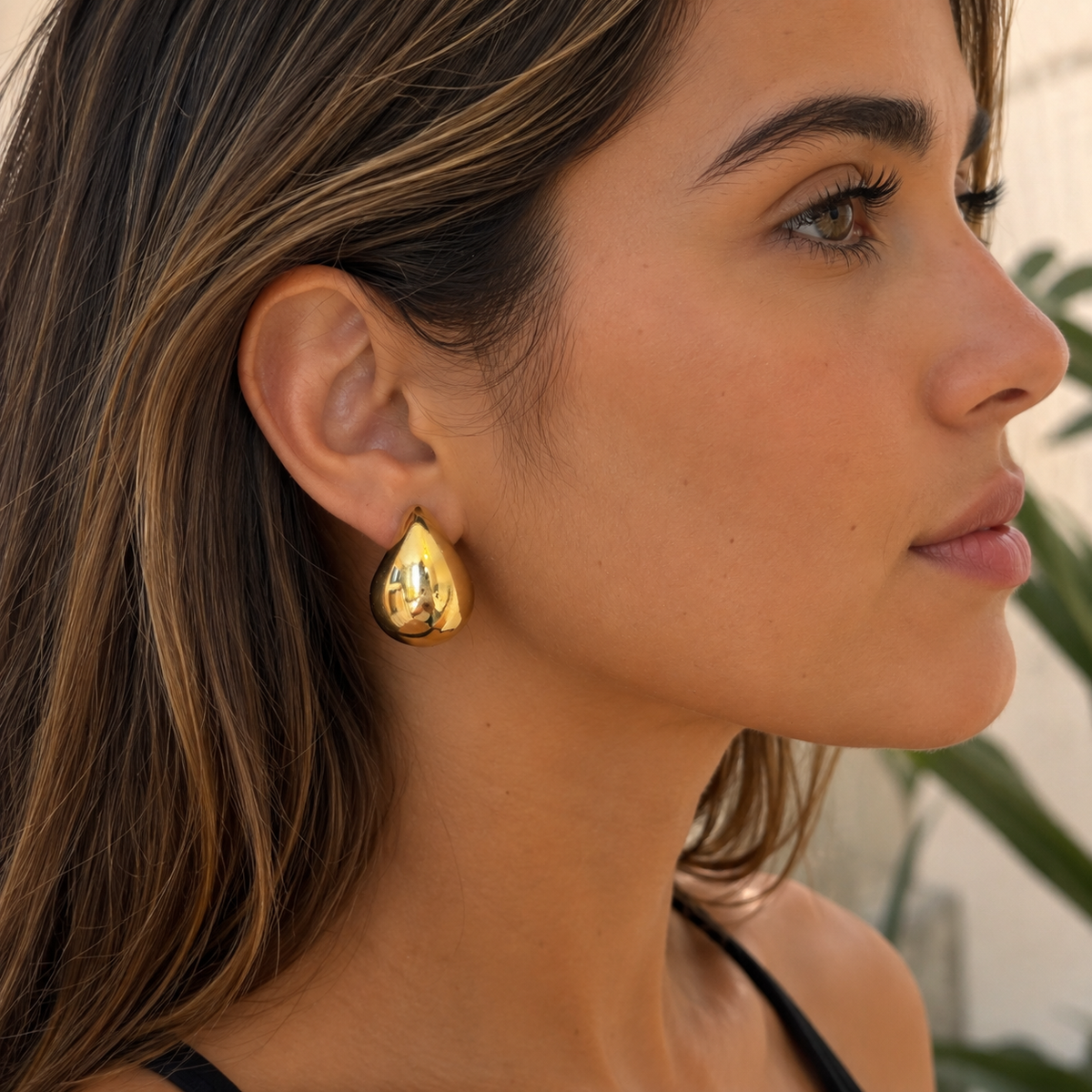 Gold teardrop earrings