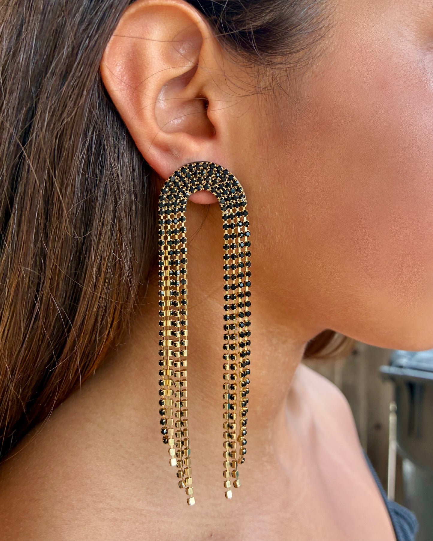 Sparkling black earrings