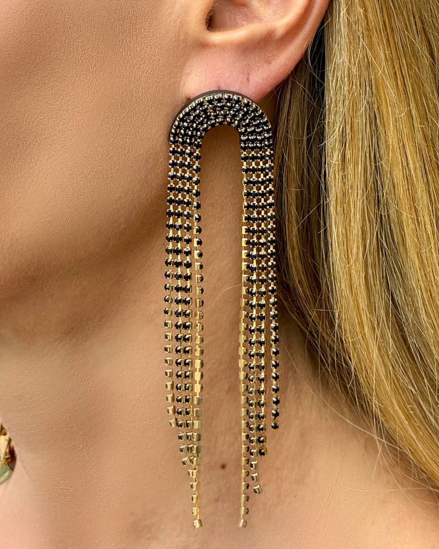 Sparkling black earrings