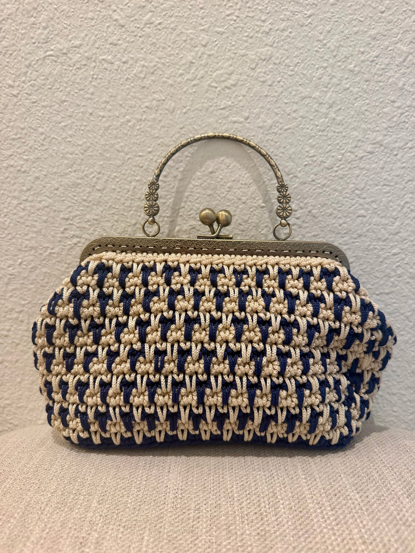 Vintage Crochet Kiss Lock Handbag
