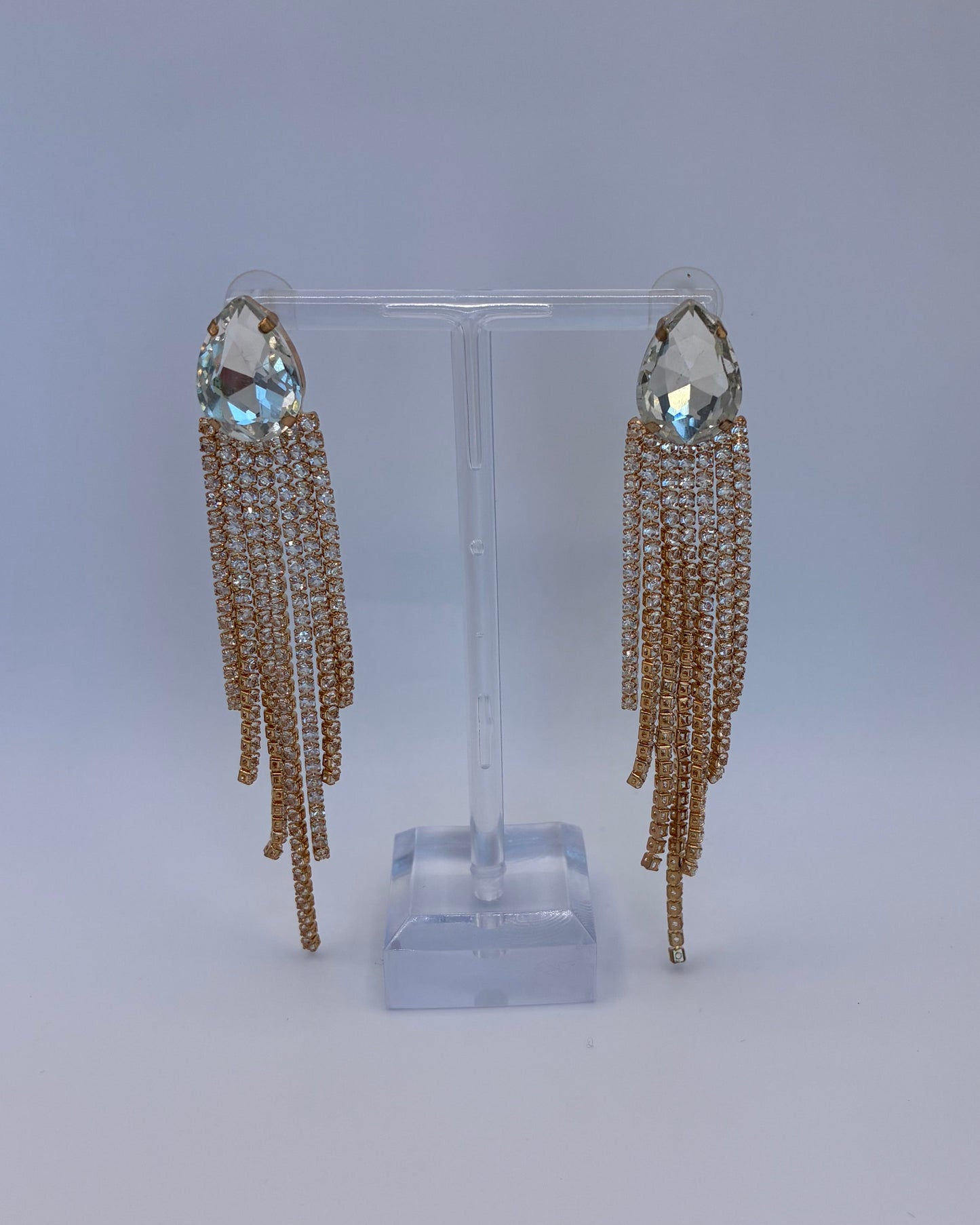 Clear teardrop-shaped stone fringes earrings